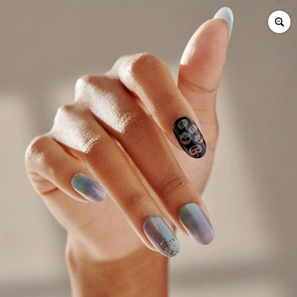 KISS Impress Halloween Glow in the Dark Press On Nail Set, 2 Design Set - Picture 2 of 11